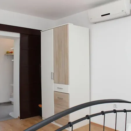 Apartment In Stone House On Seaside Kastela Exterior photo