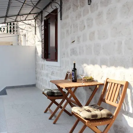 Apartment In Stone House On Seaside Kastela Exterior photo