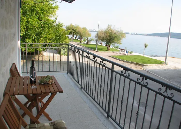 Apartment In Stone House On Seaside