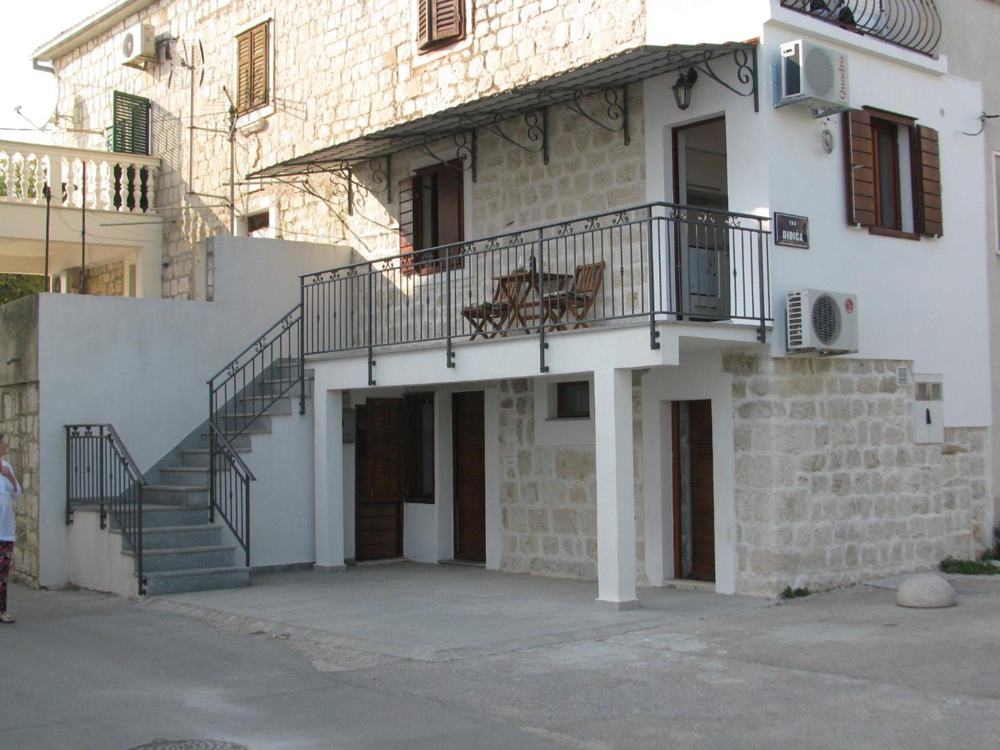 In Stone House On Seaside Apartment Kastela