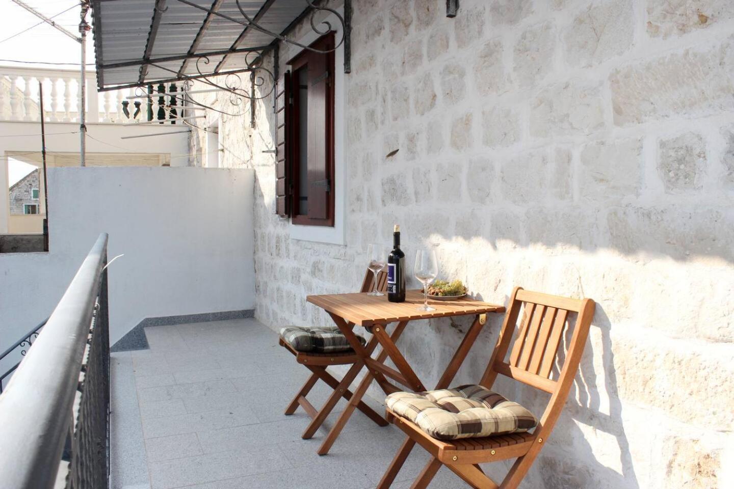 In Stone House On Seaside Kastela