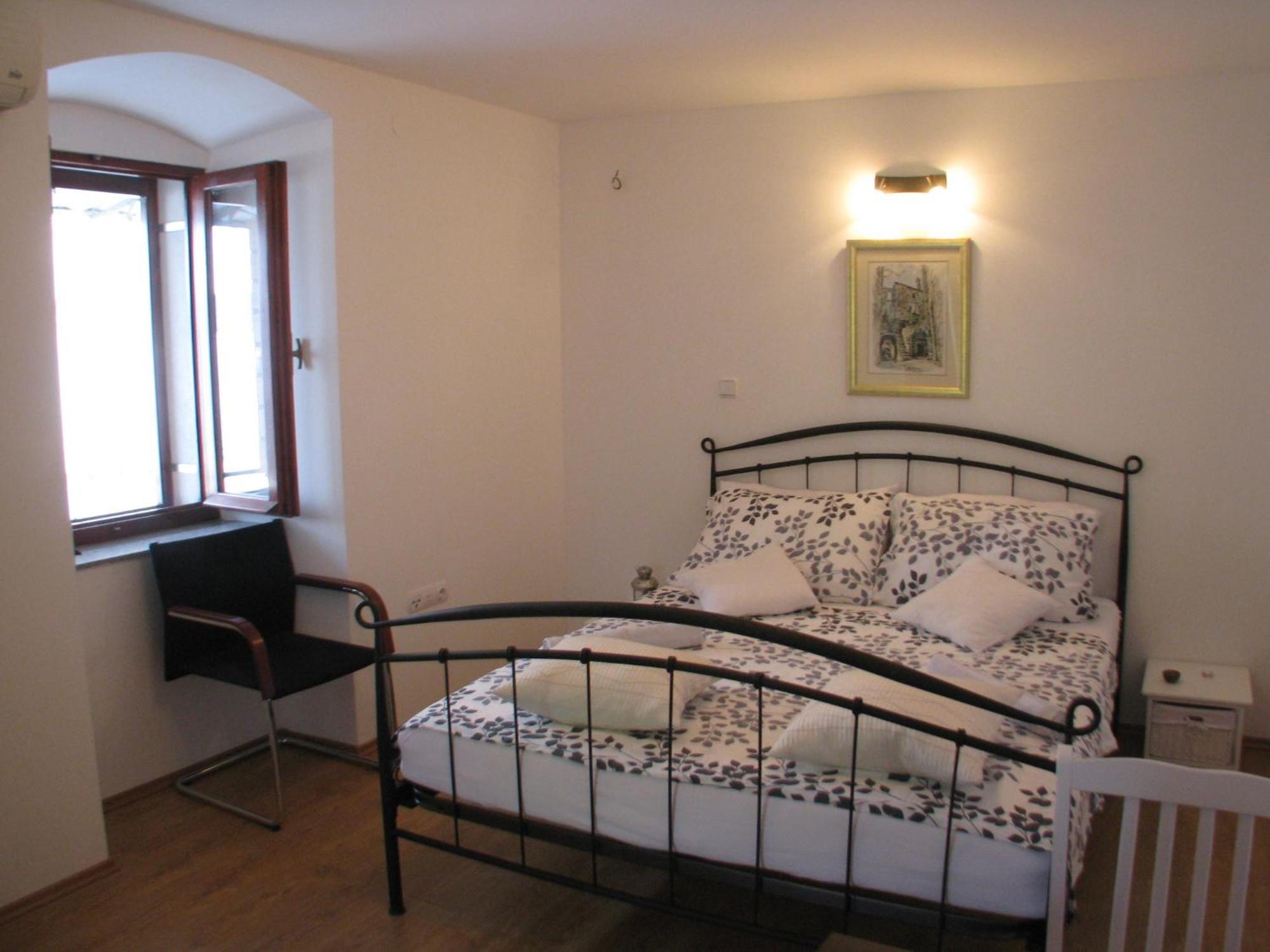 In Stone House On Seaside Apartment *