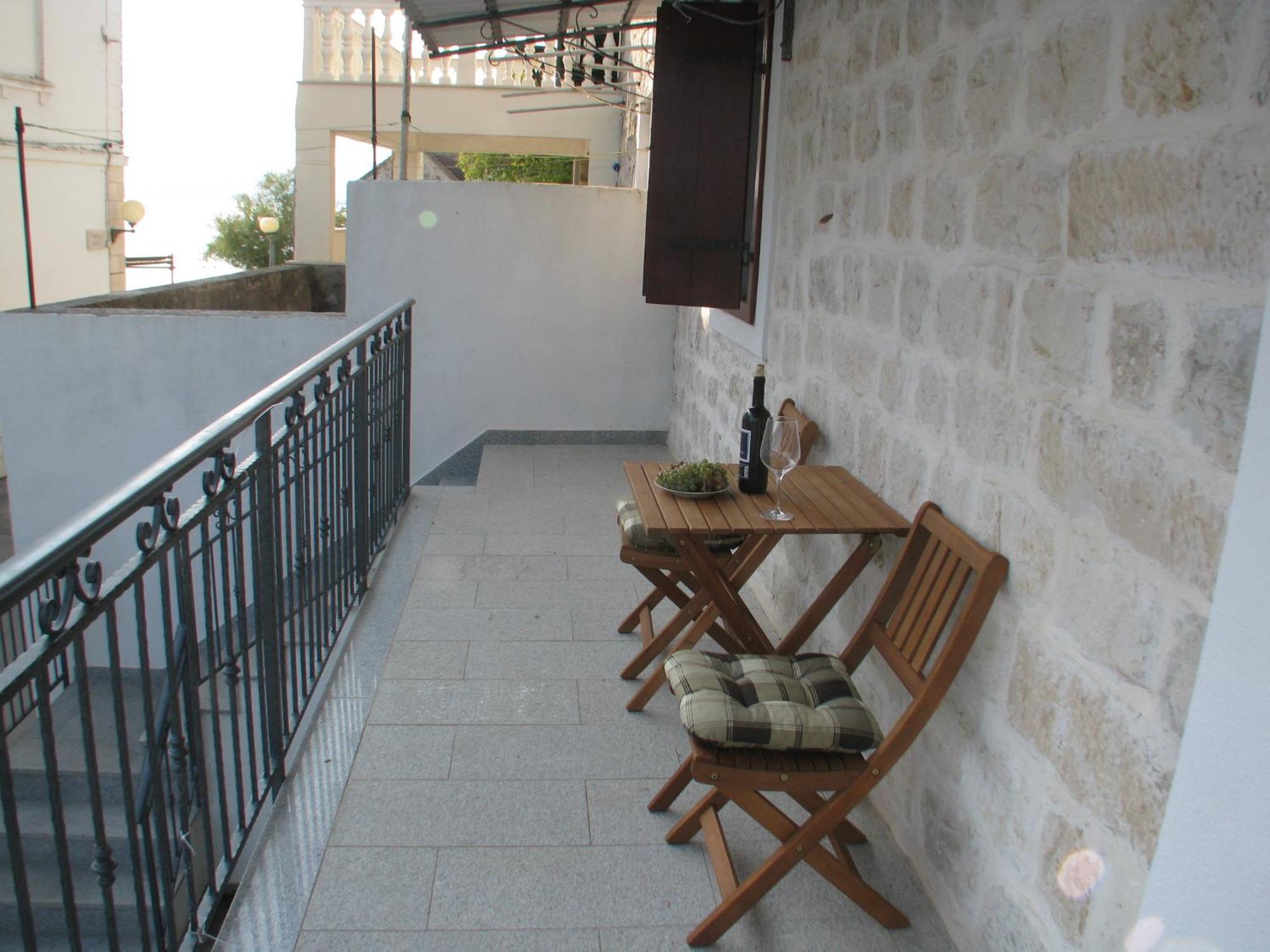 Apartment In Stone House On Seaside Kastela