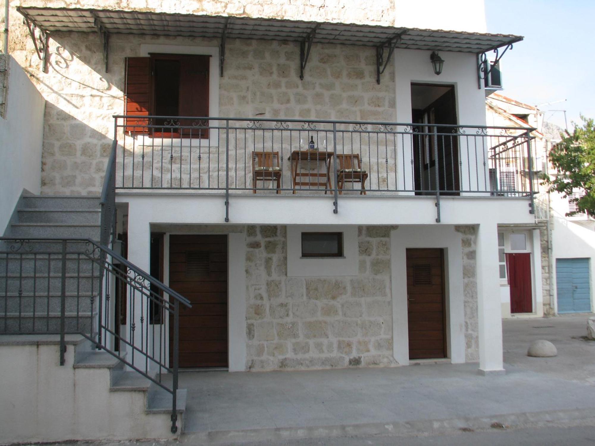 Apartment In Stone House On Seaside Kastela